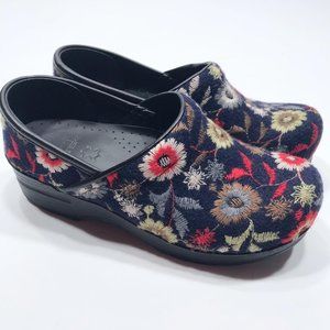 Dansko Felt Pro Navy Floral Clog 6.5 (37)